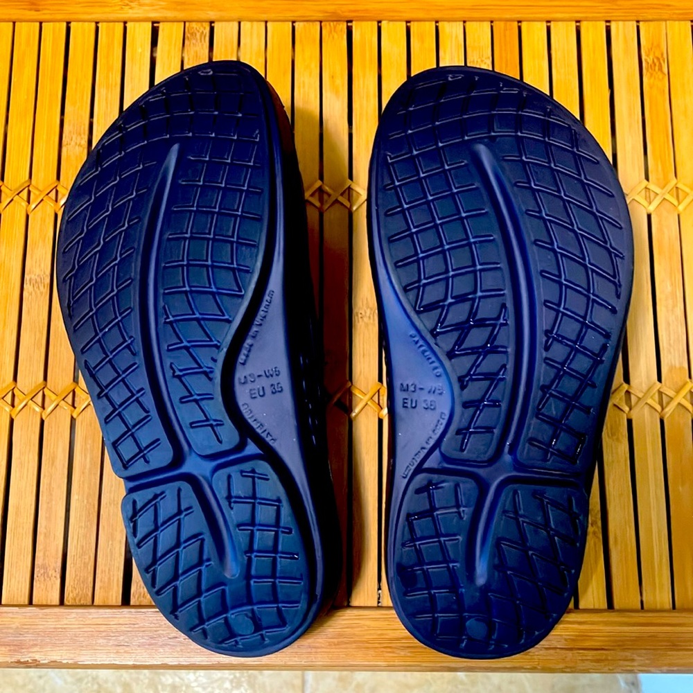 💙 🚶♀️OOFOS Navy Slides Recovery Sandals W/Cushioned Arch Support Sz W-5 M-3 - Picture 5 of 6